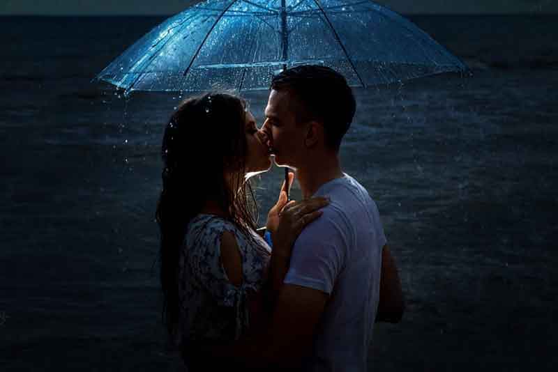 kissing under umbrella